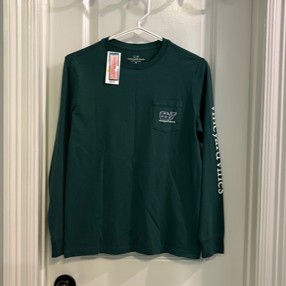 Vineyard vines green long sleeve t-shirt. Size medium.